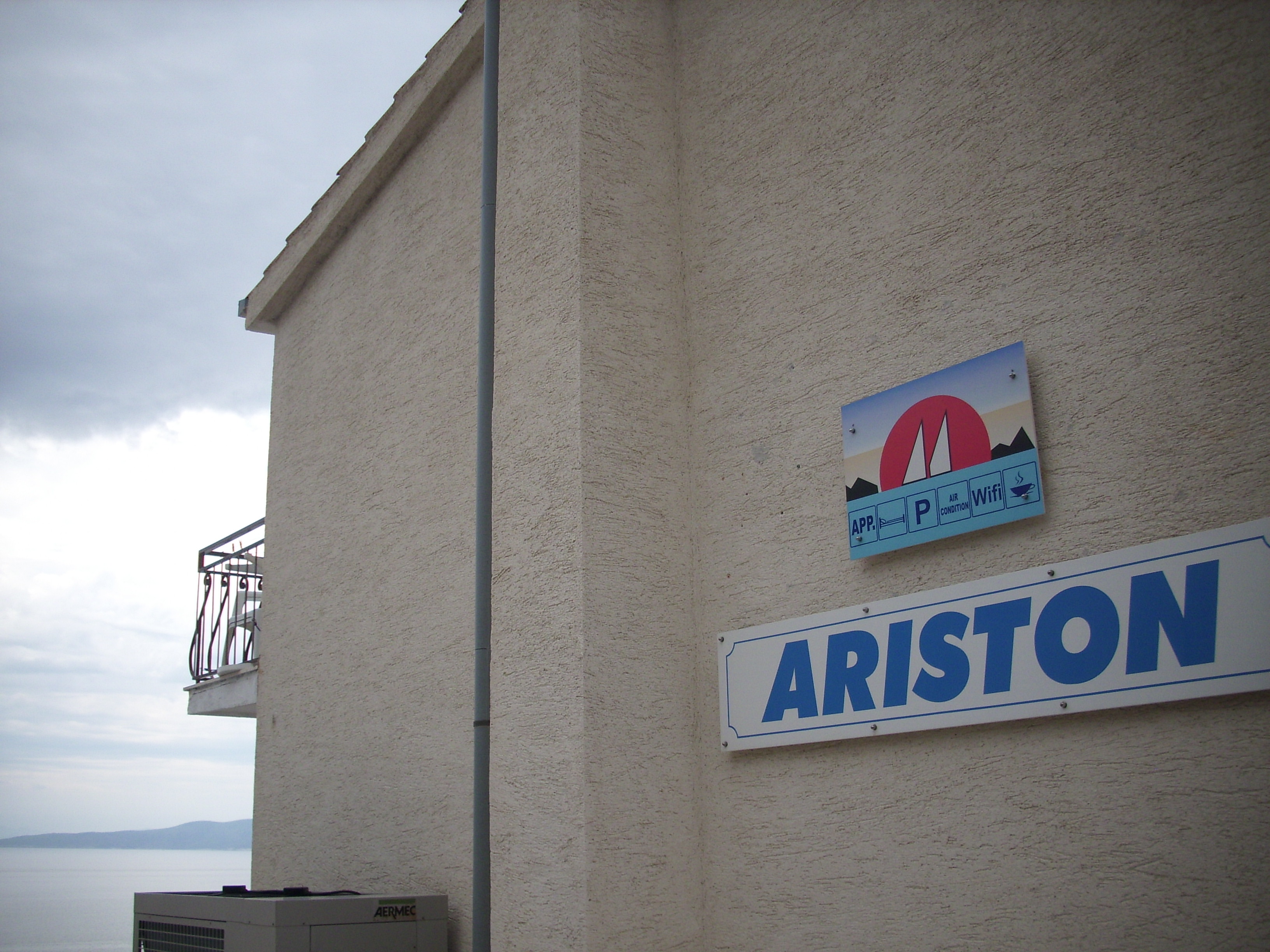 Ariston 4